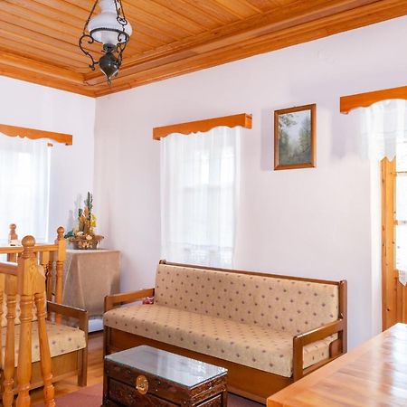 Zelinia Hotel Вица Екстериор снимка